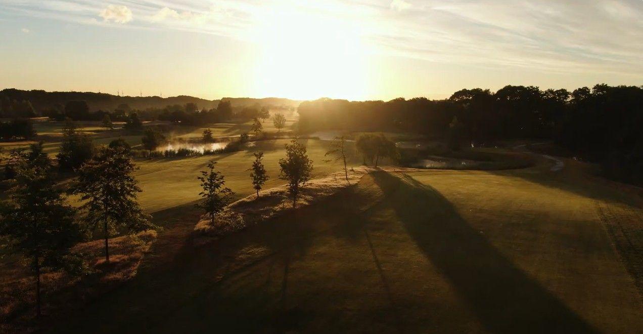 Video-impressie van Bergvliet Villa's, met luchtbeelden van het landgoed en de golfbaan.